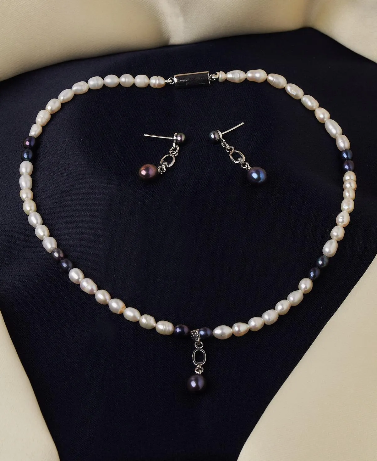 Elegant Pearl Necklace Set